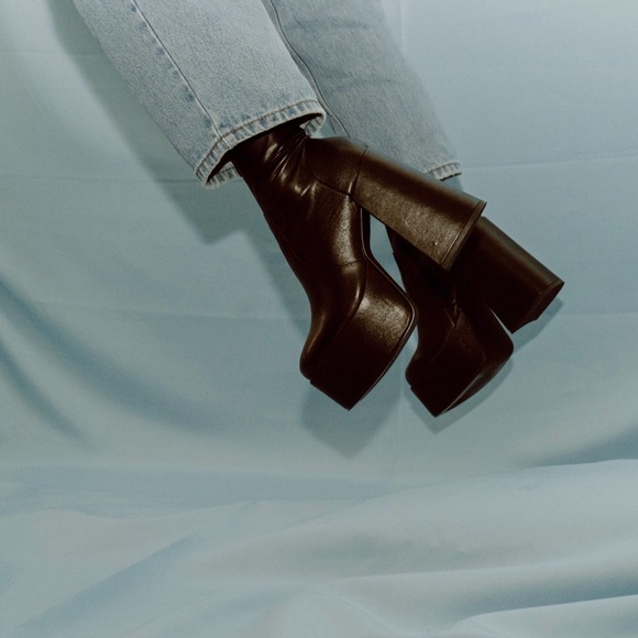 Meet your Posher, Allison. - Picture 3 of 5